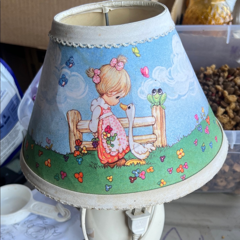 Vintage Child's Lamp with Illustrated Shade - Picture 4 of 5